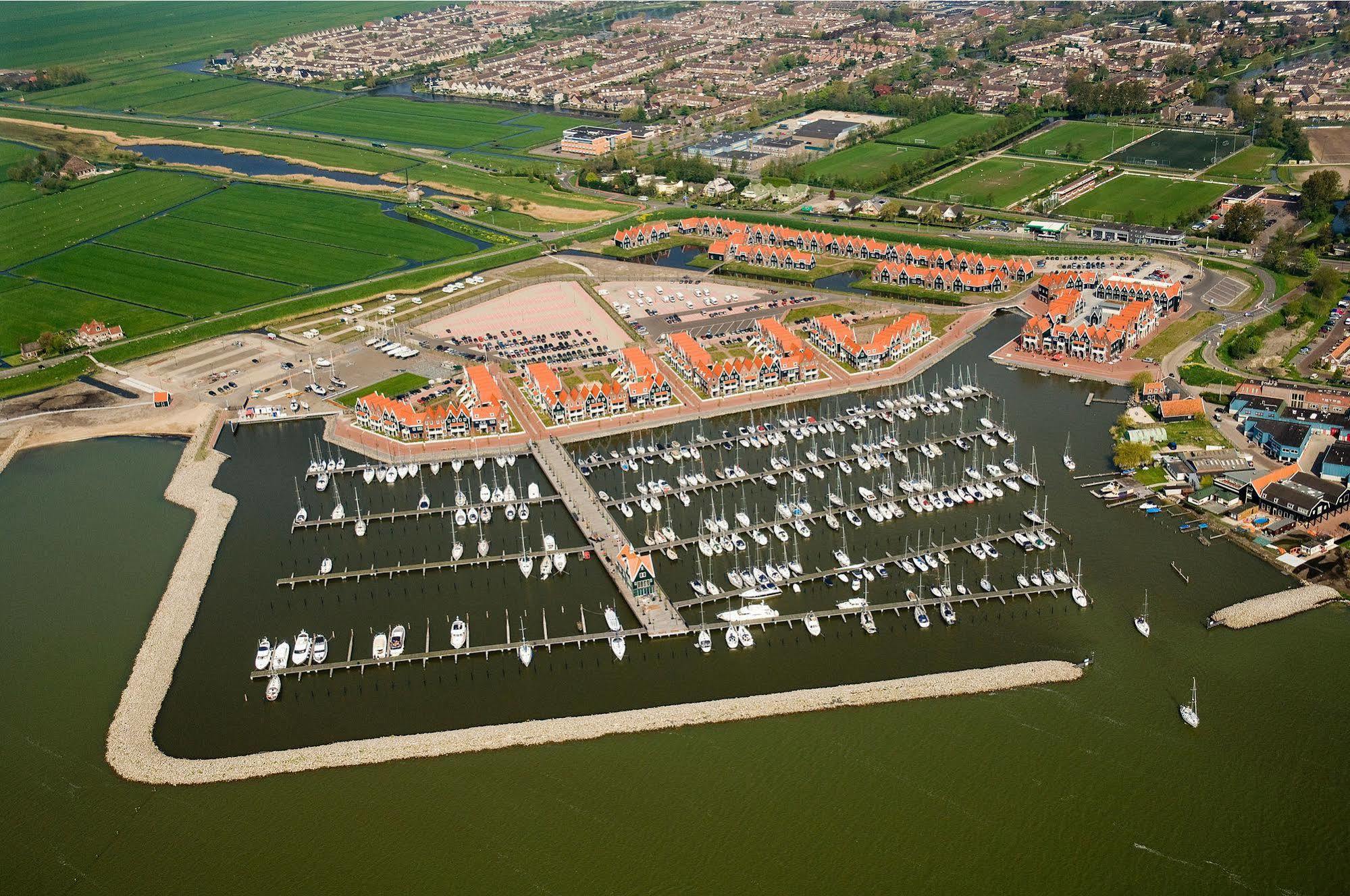 Roompot Hotel Marinapark Volendam Exterior photo